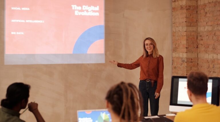 moderator presentasi kuliah